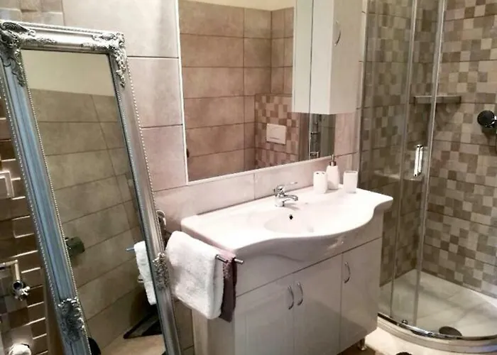 Lili アパート ポレッチ